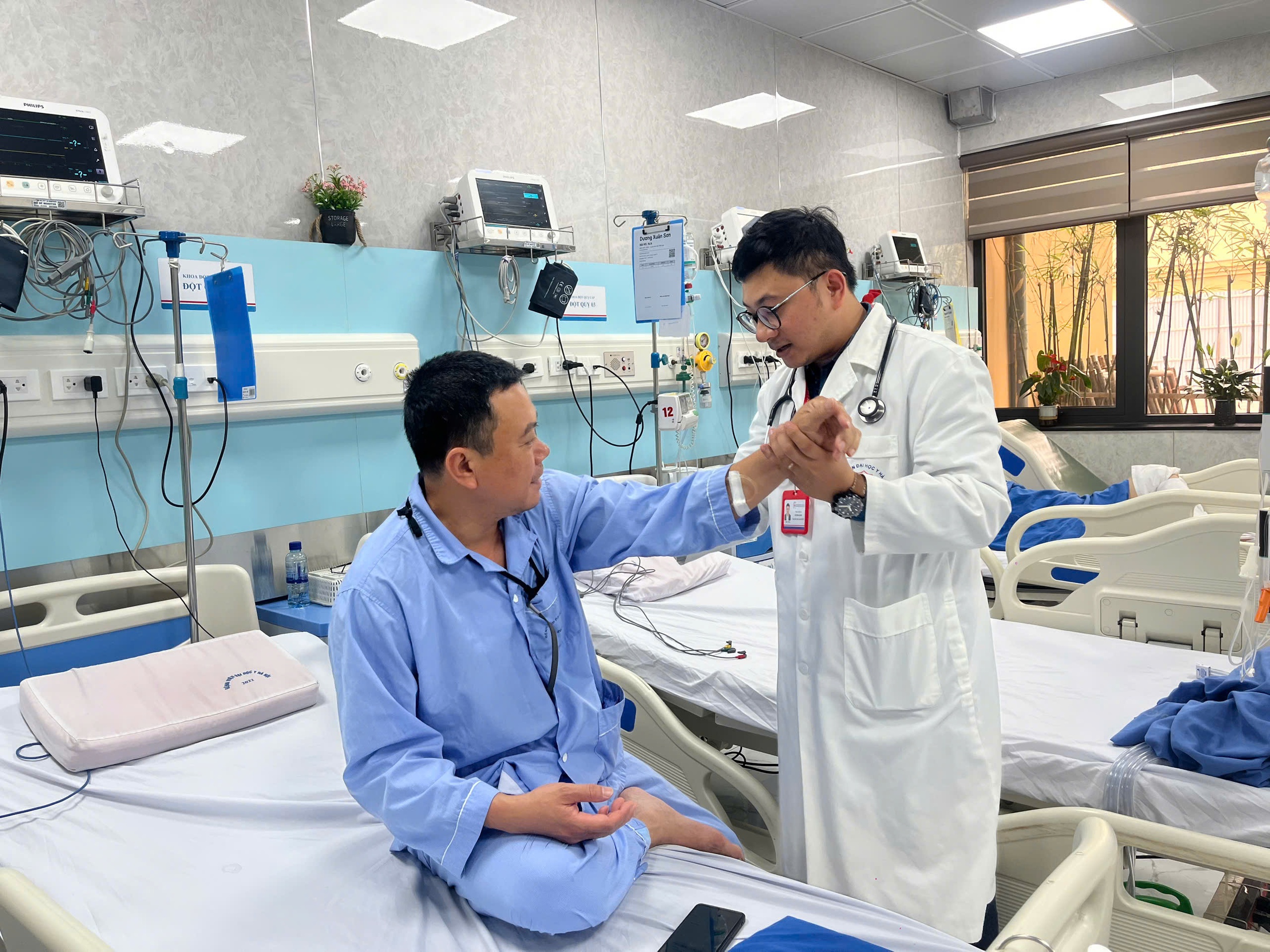 Bài 2: Đột quỵ không chờ đợi -  Khi thời gian là vàng- Ảnh 1.