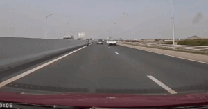 Thiếu nữ 2008 đi xe máy ngược chiều trên cao tốc dính ‘combo’ vi phạm