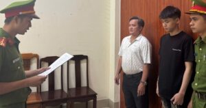 Khởi tố đối tượng điều khiển xe tông rào chắn của lực lượng làm nhiệm vụ