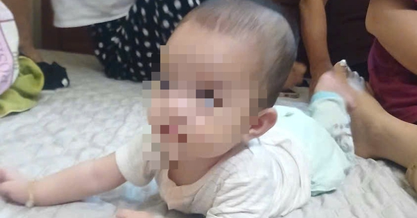 Xót xa bé gái 4 tháng tuổi bị bỏ rơi trước cổng nhà dân trong đêm