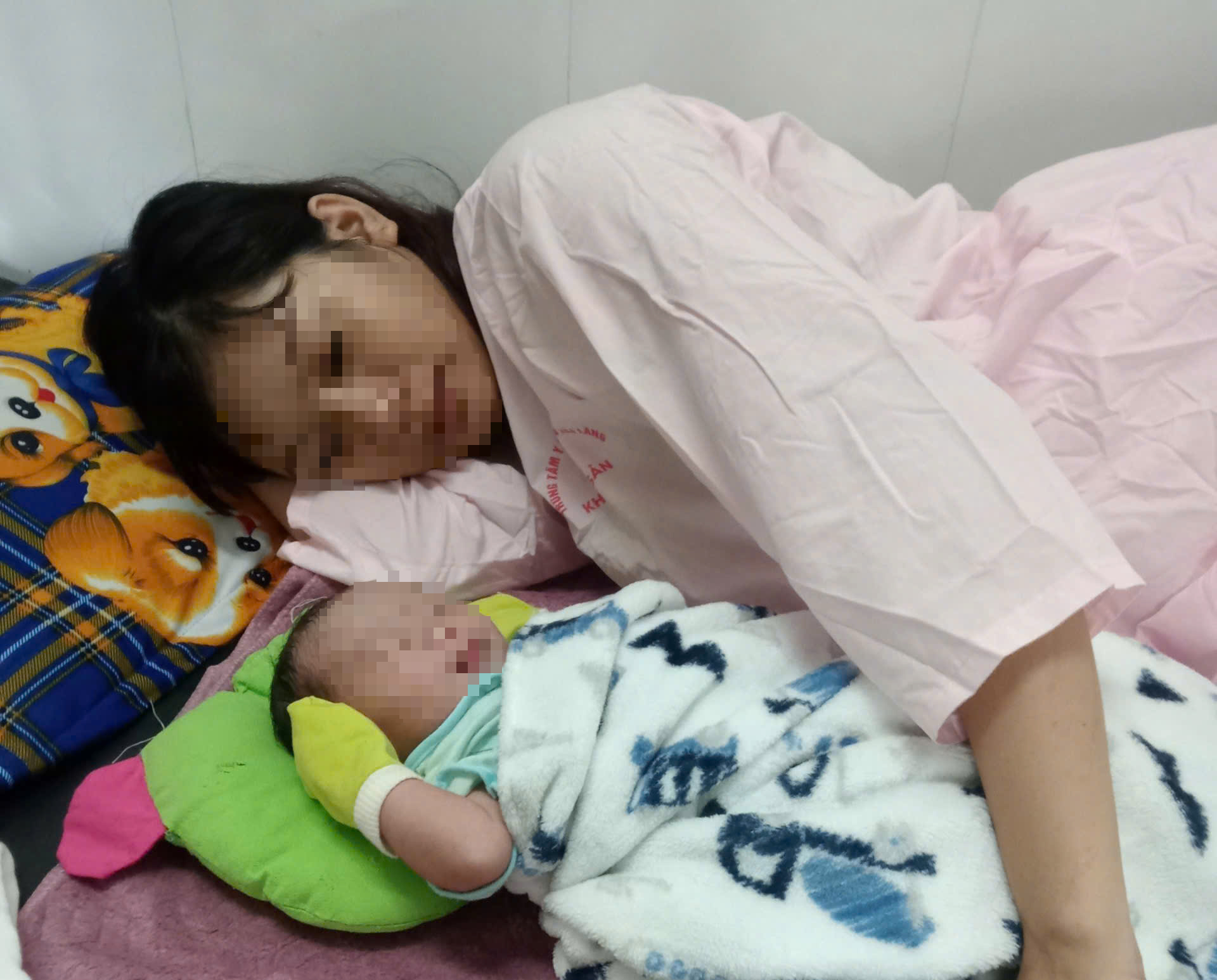 Vỡ ối trước cửa phòng trọ, hàng xóm làm “bà đỡ” bất đắc dĩ- Ảnh 1.