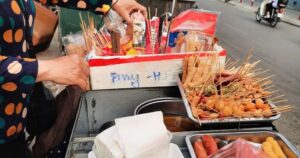 Đề xuất phạt đến 4 triệu đồng với hành vi không đeo gang tay, không cắt móng tay… khi bán thức ăn