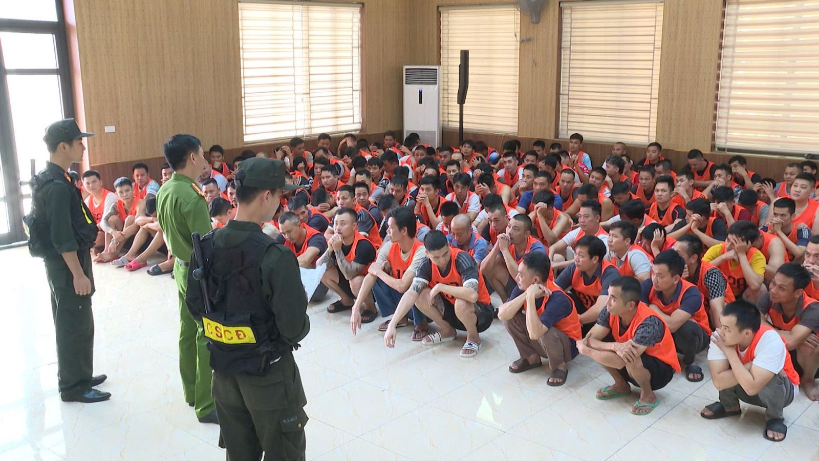 Triệt phá trường gà quốc tế Viêng Xay quy mô đặc biệt lớn- Ảnh 2.