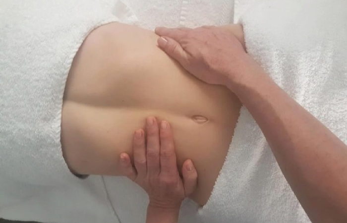 'Bí kíp' massage hỗ trợ giảm mỡ bụng- Ảnh 1.