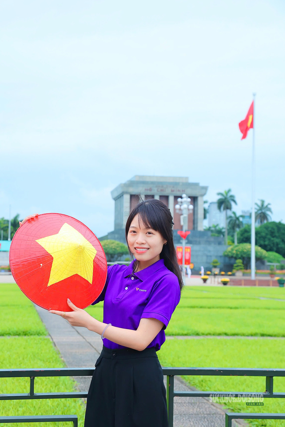 Giới trẻ rộn ràng check-in bên Lăng Bác dịp 30/4- Ảnh 11.