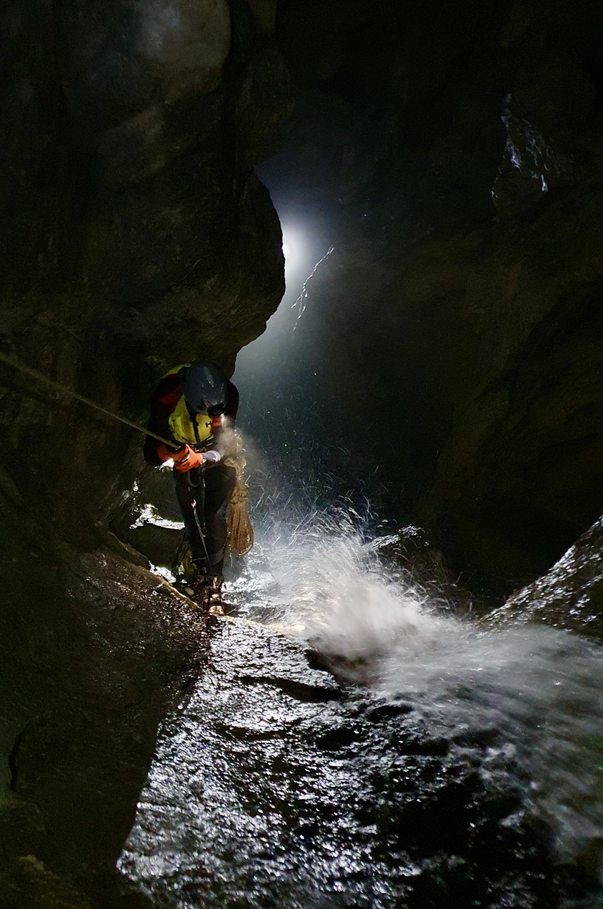 Tại sao hang Chả Nghéo là thách thức lớn với người từng khám phá hàng trăm hang động?- Ảnh 4.