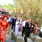 Hàng nghìn người dân và du khách đến dâng hương tại Đền Tưởng niệm các Vua Hùng ở TPHCM