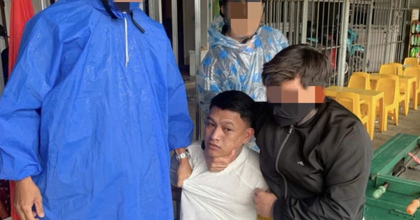 Siết cổ người phụ nữ đang cắt rau ngoài đồng cướp bông tai vàng