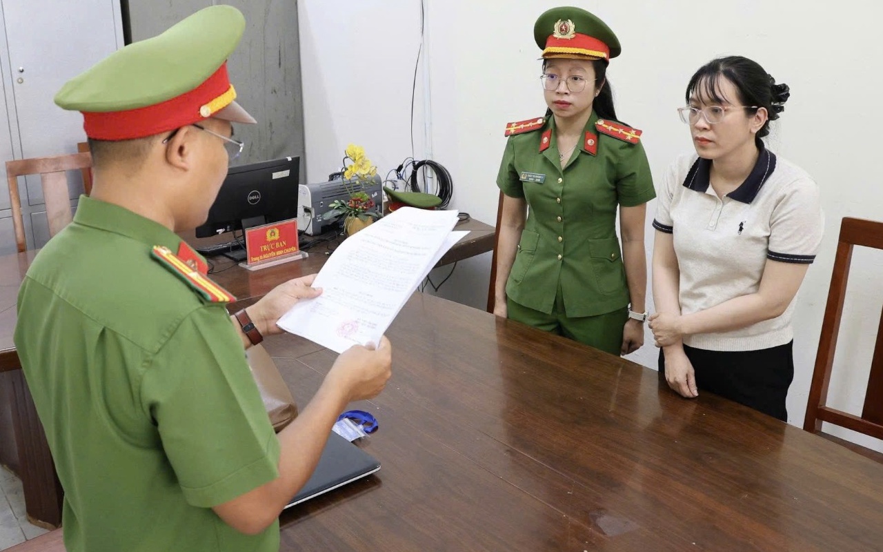 Phát hiện nhóm người đánh bạc tại bãi đỗ xe sân bay- Ảnh 2.