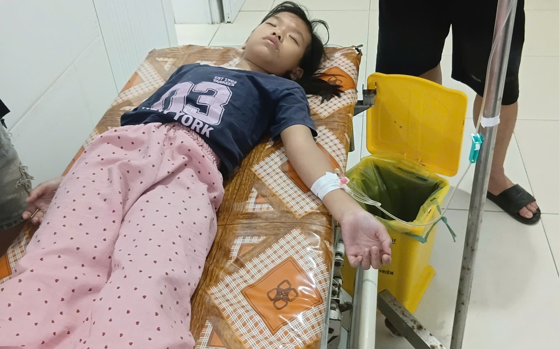 Hơn 20 người nhập viện ở Nghệ An nghi ngộ độc sau ăn bánh mì