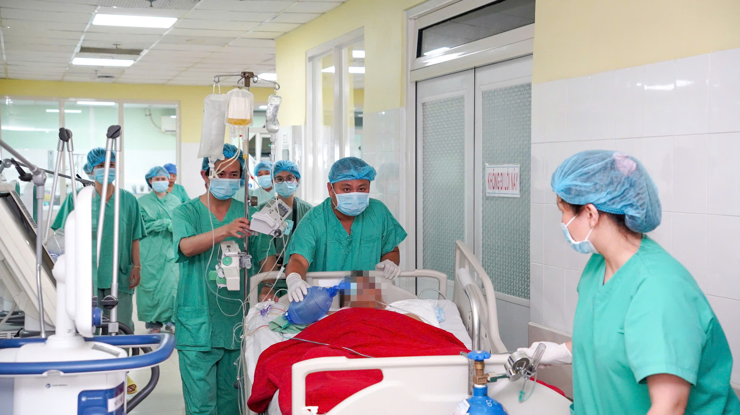 Gần 200 cán bộ y tế xuyên đêm ghép tạng, nối tiếp sự sống cho 6 bệnh nhân- Ảnh 3.