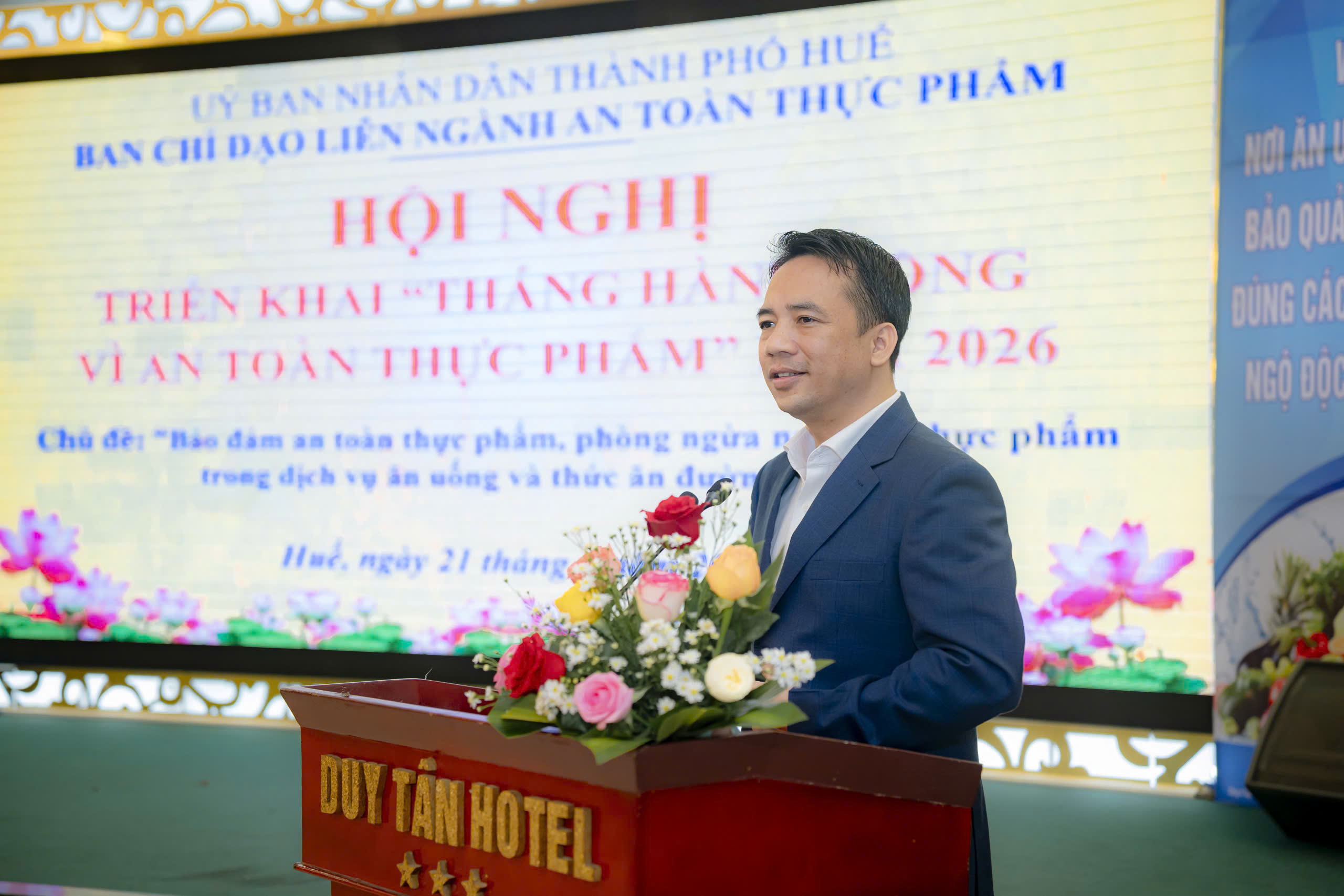 Huế siết chặt kiểm soát dịch vụ ăn uống, thức ăn đường phố- Ảnh 1.