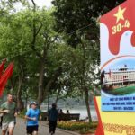 Phố phường Hà Nội rực rỡ cờ hoa hướng về ngày 30/4 và Quốc tế Lao động 1/5