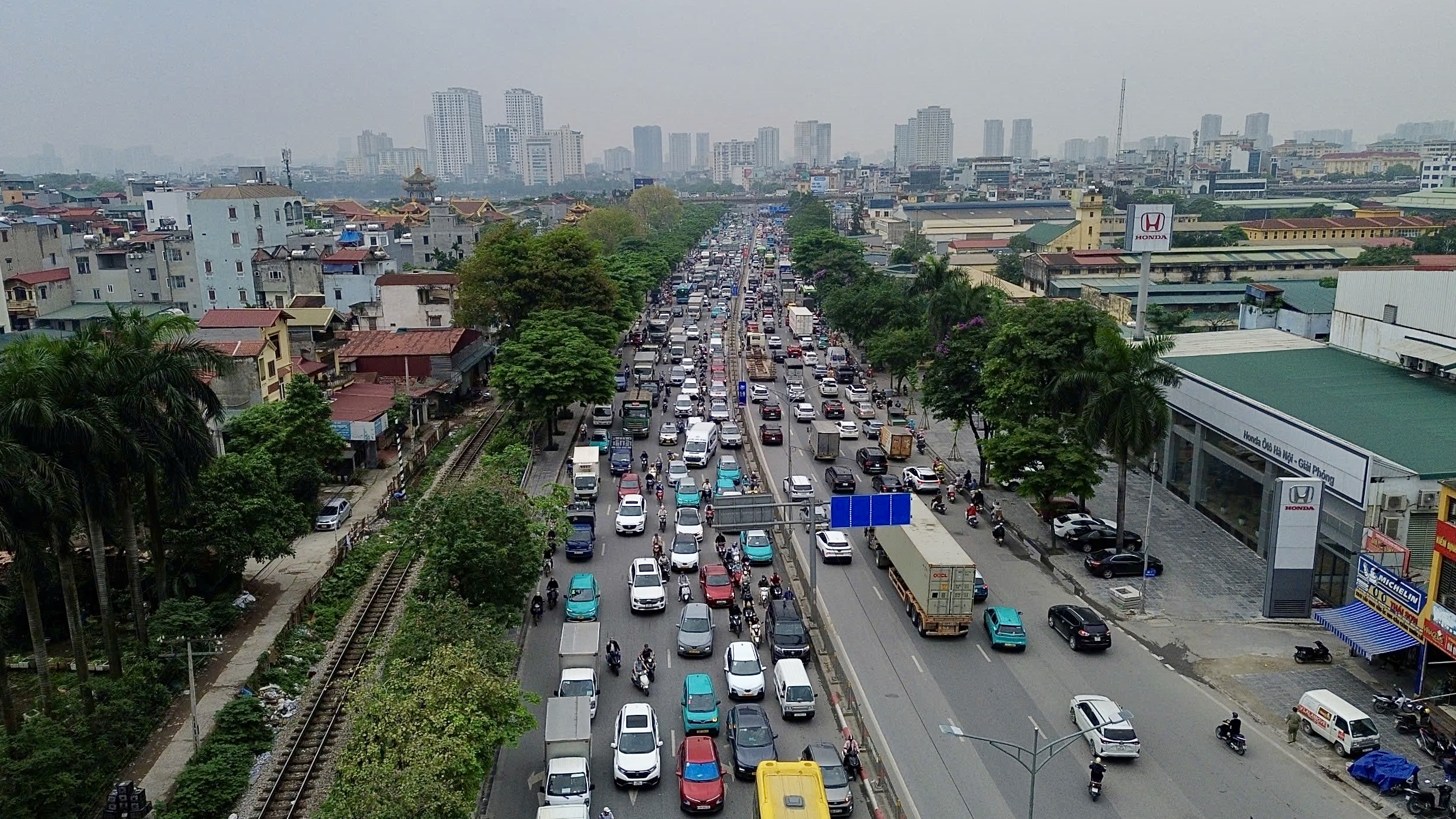 Người dân rời Thủ đô nghỉ Giỗ Tổ Hùng Vương, cửa ngõ 'tăng nhiệt', vành đai ùn dài- Ảnh 2.