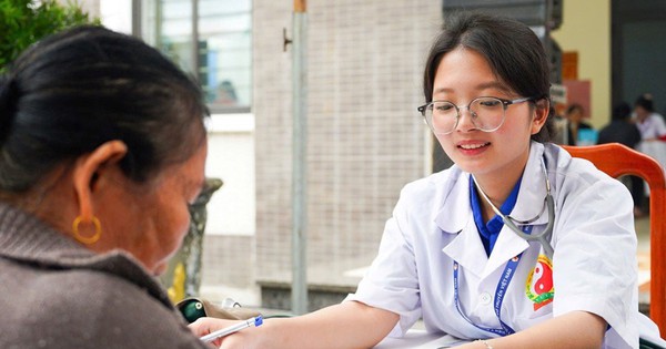 Kỳ thi đánh giá năng lực hành nghề y: Trường y chọn đi trước hay chờ ‘nước đến chân’?