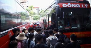 Bến xe Hà Nội đông nghịt khách trước kỳ nghỉ lễ 30/4