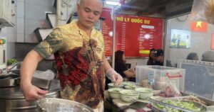 Chủ quán phở kể lại 2 giờ chuẩn bị, hồi hộp đón Tổng thống Hàn Quốc và phu nhân
