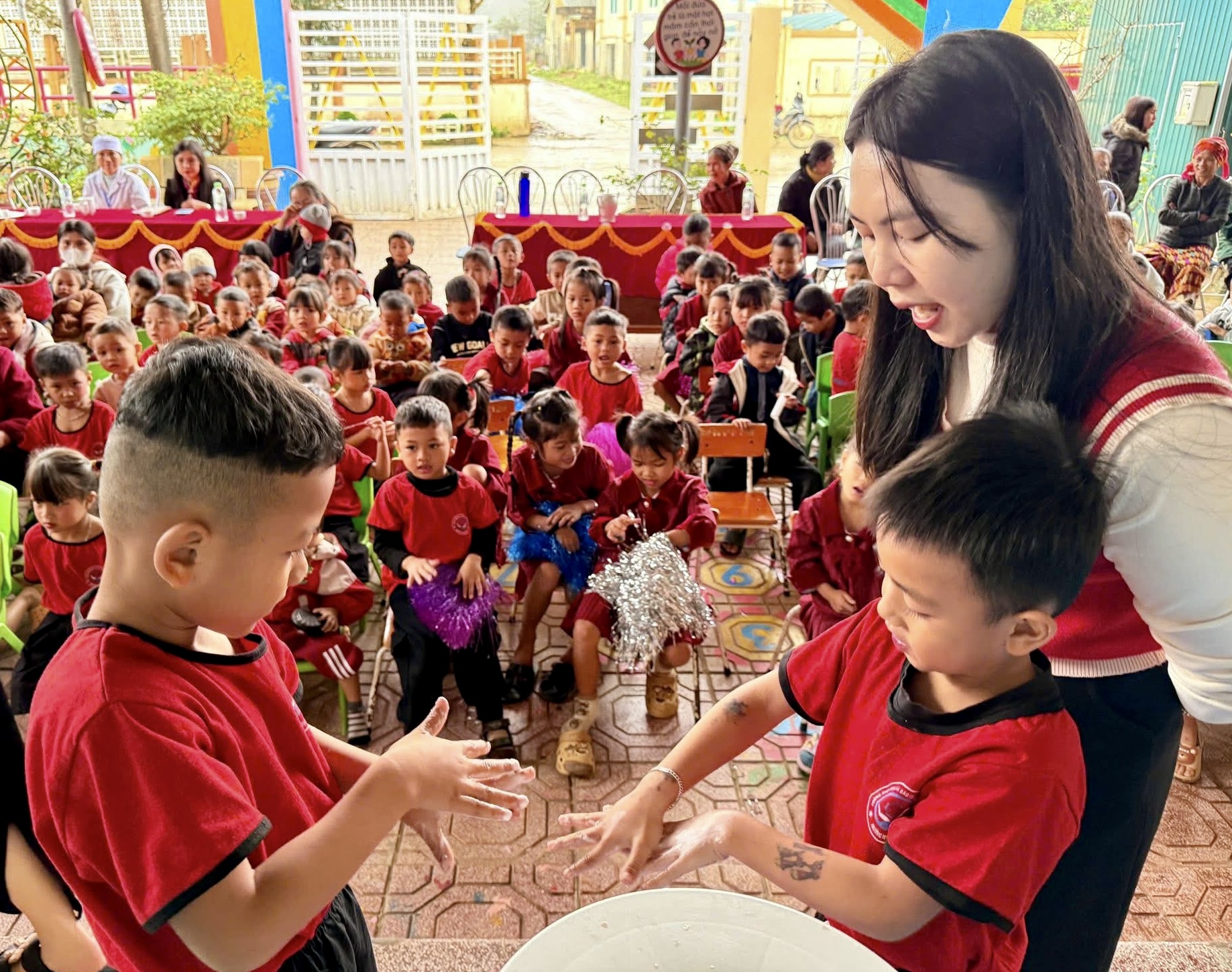 Dập ổ dịch thủy đậu ở xã vùng biên Quảng Trị- Ảnh 1.