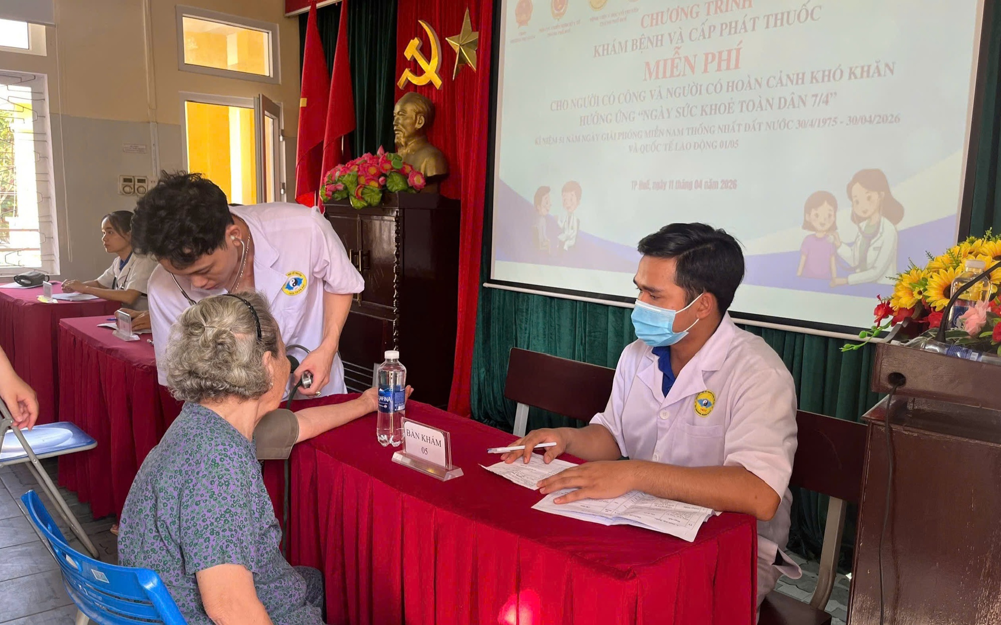 Đưa kỹ thuật tầm soát ung thư về tận cơ sở, hơn 450 người dân được khám miễn phí- Ảnh 4.