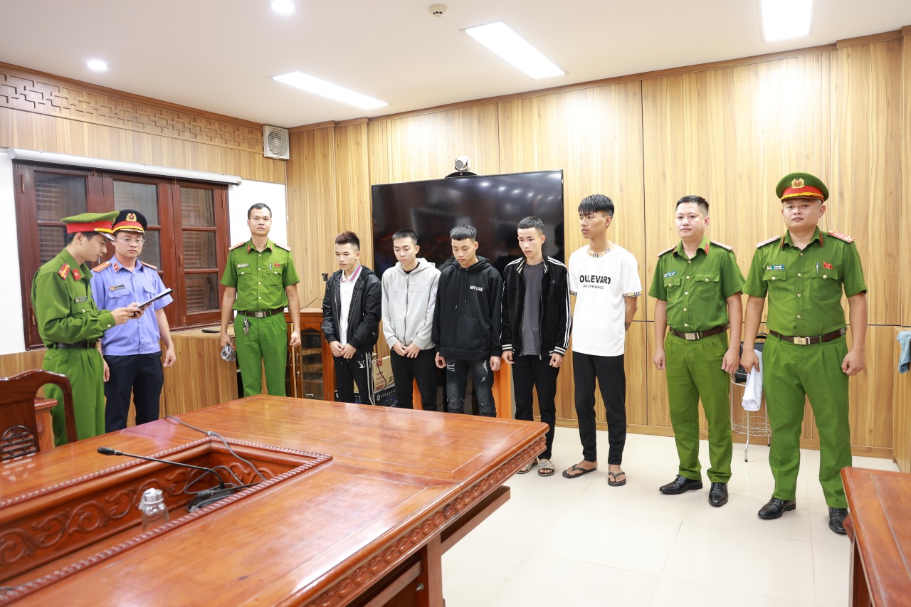 Khởi tố 11 người liên quan vụ gây rối trật tự công cộng nghiêm trọng- Ảnh 1.