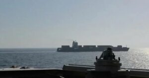 Mỹ bắn hỏng tàu hàng Iran: Quy trình phong tỏa được thực thi ra sao?