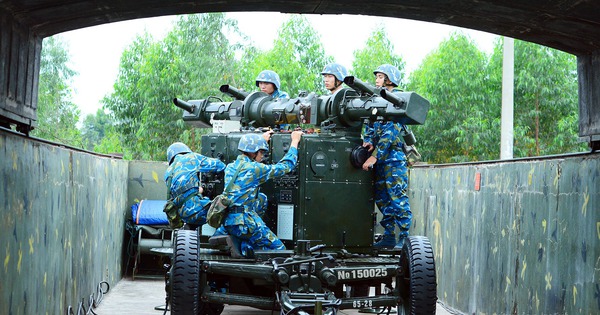 Lá chắn thép canh trời Đông Bắc