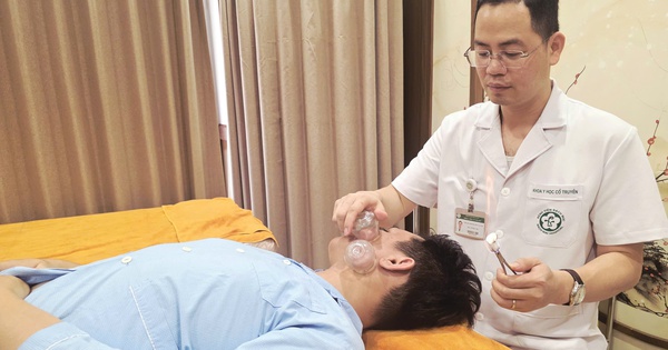 Ngâm bể sục, ngủ phòng điều hòa, nam sinh liệt mặt sau một đêm