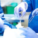 Tật lỗ tiểu đóng thấp ảnh hưởng như thế nào?