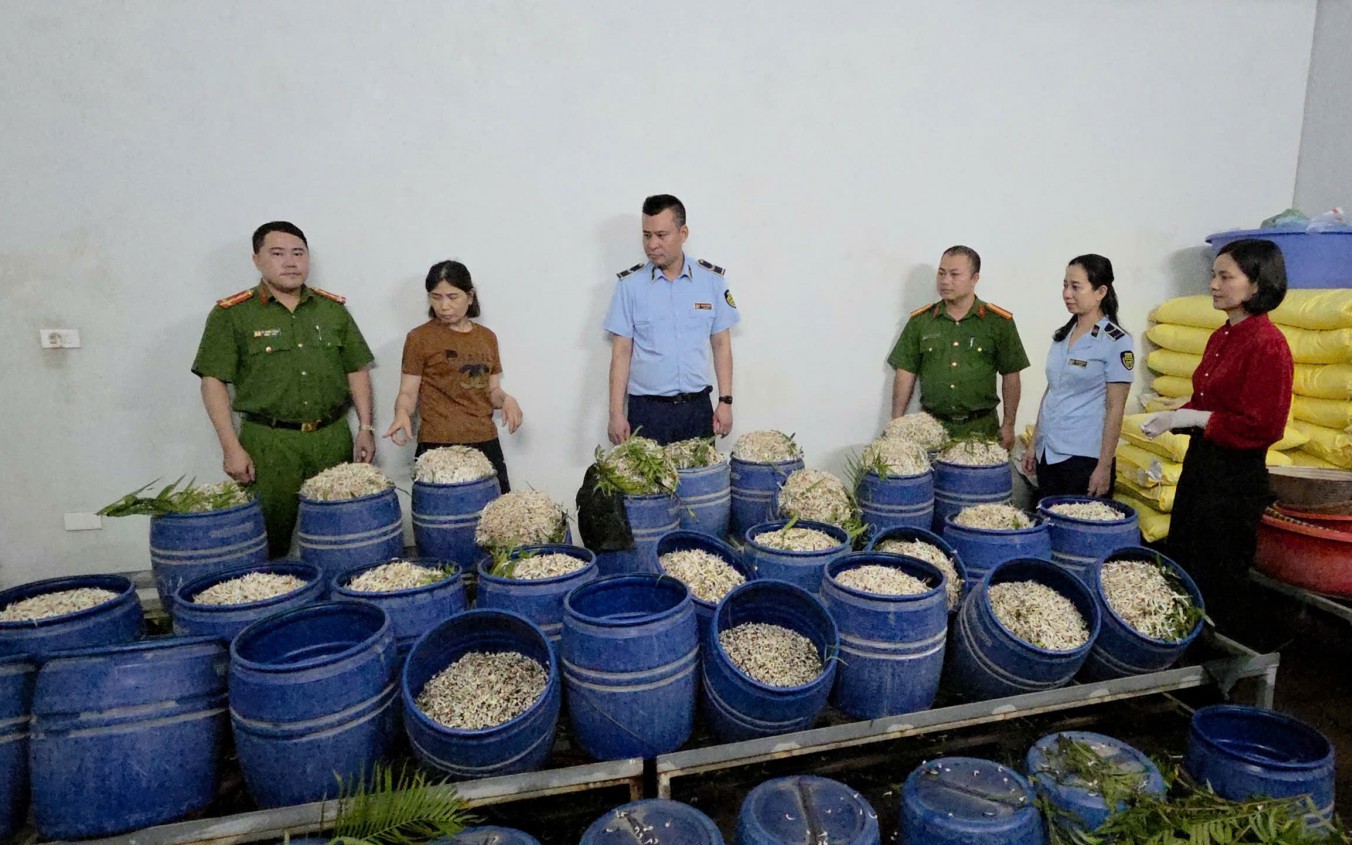 Huế siết chặt kiểm soát dịch vụ ăn uống, thức ăn đường phố- Ảnh 3.