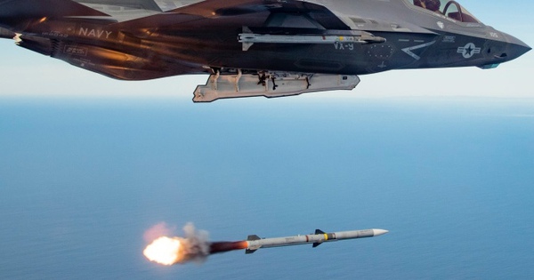 Tên lửa AIM 260 mới khiến Mỹ tự làm khó chính mình