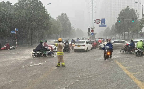 Miền Bắc đón không khí lạnh từ đêm nay, mưa dông diện rộng- Ảnh 2.