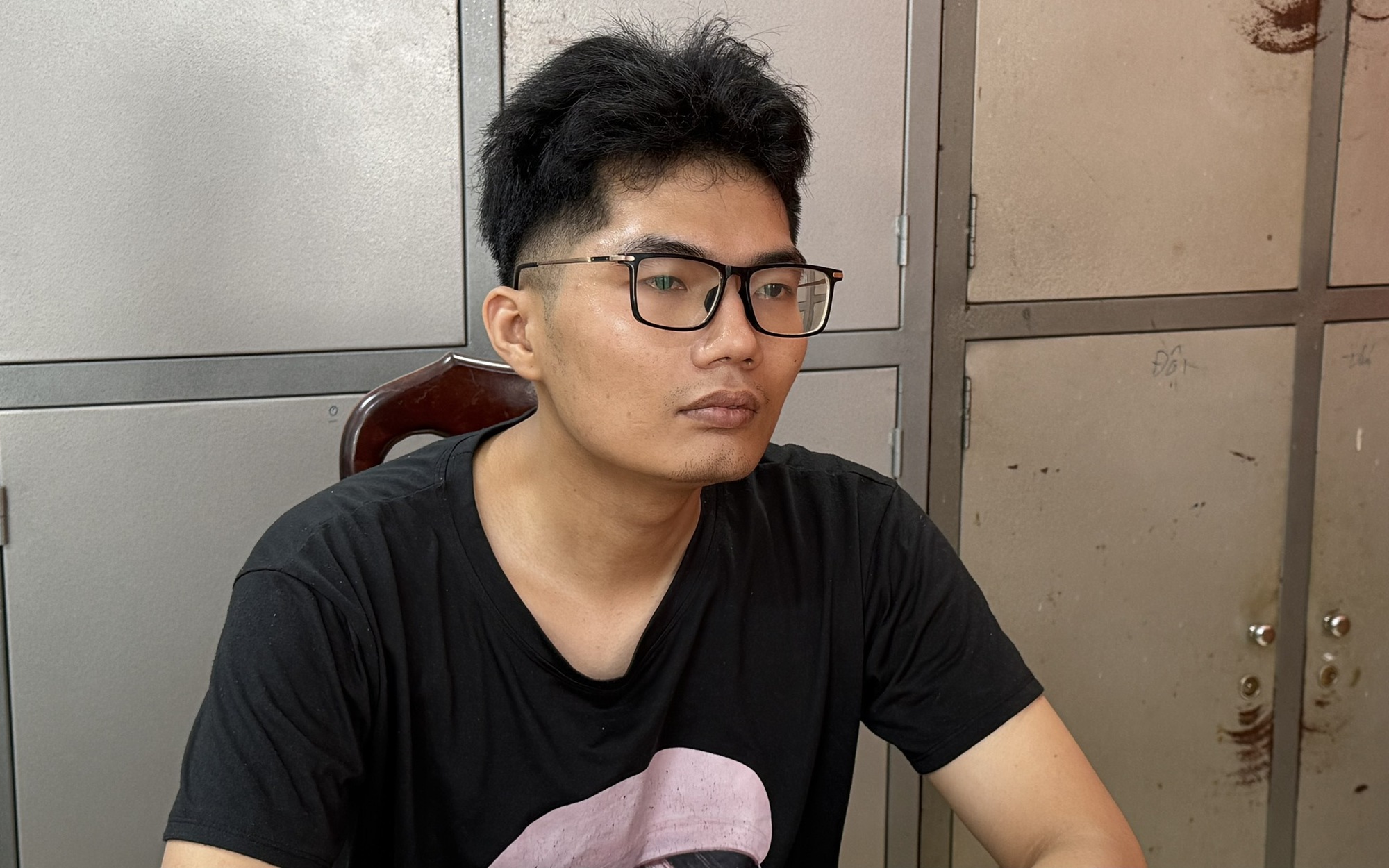 Công an triệu tập 2 người chiếm dụng lòng đường, vỉa hè trông xe trái phép ở Hà Nội- Ảnh 2.