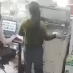 Clip gã đàn ông ‘trần như nhộng’ xông vào tiệm tạp hóa, đánh dã man 1 cô giáo