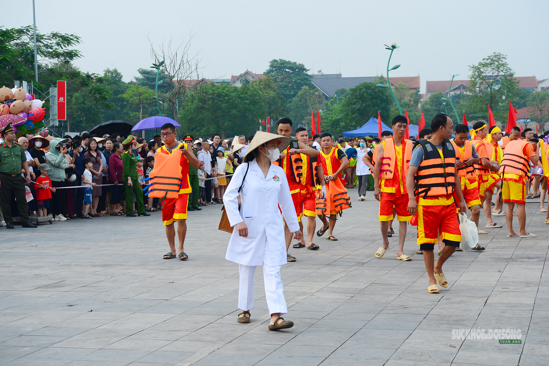 Những nhịp chèo dậy sóng hồ Văn Lang dịp Giỗ Tổ- Ảnh 1.