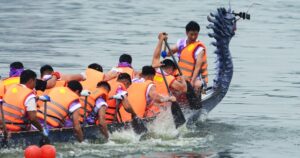 Những nhịp chèo dậy sóng hồ Văn Lang dịp Giỗ Tổ