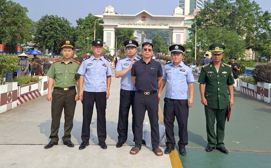 Bắt giữ đối tượng truy nã người Trung Quốc trốn sang Việt Nam- Ảnh 1.