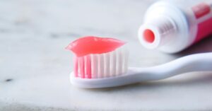 Kem đánh răng mới giúp ngừa viêm nha chu mà không diệt vi khuẩn có lợi