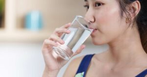 5 sai lầm khiến uống nhiều nước mà cơ thể vẫn ‘khát’