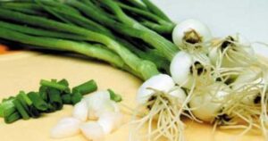 Những lợi ích khi ăn hành lá