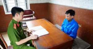 Mâu thuẫn trong lúc làm việc, gã công nhân lên kế hoạch trả thù đồng nghiệp