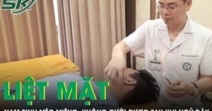 Nam sinh méo miệng, không cười được sau khi ngủ dậy