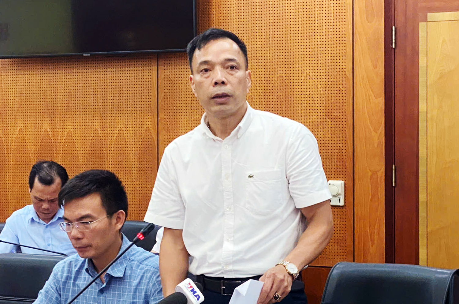 Bộ Chính trị thống nhất phương án điều chỉnh mức lương cơ sở lên 2,53 triệu đồng- Ảnh 1.