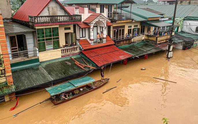 Nguy cơ sạt lở vùi lấp cả khu dân cư, Đà Nẵng công bố tình huống khẩn cấp thiên tai- Ảnh 2.