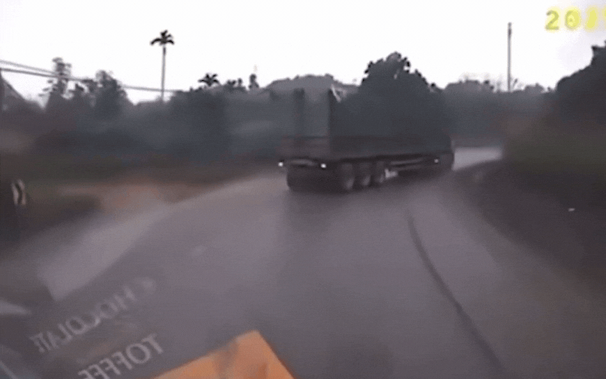 Lâm Đồng kiên quyết xử lý xe gắn còi, đèn, cờ hiệu dành cho xe ưu tiên trái phép- Ảnh 1.