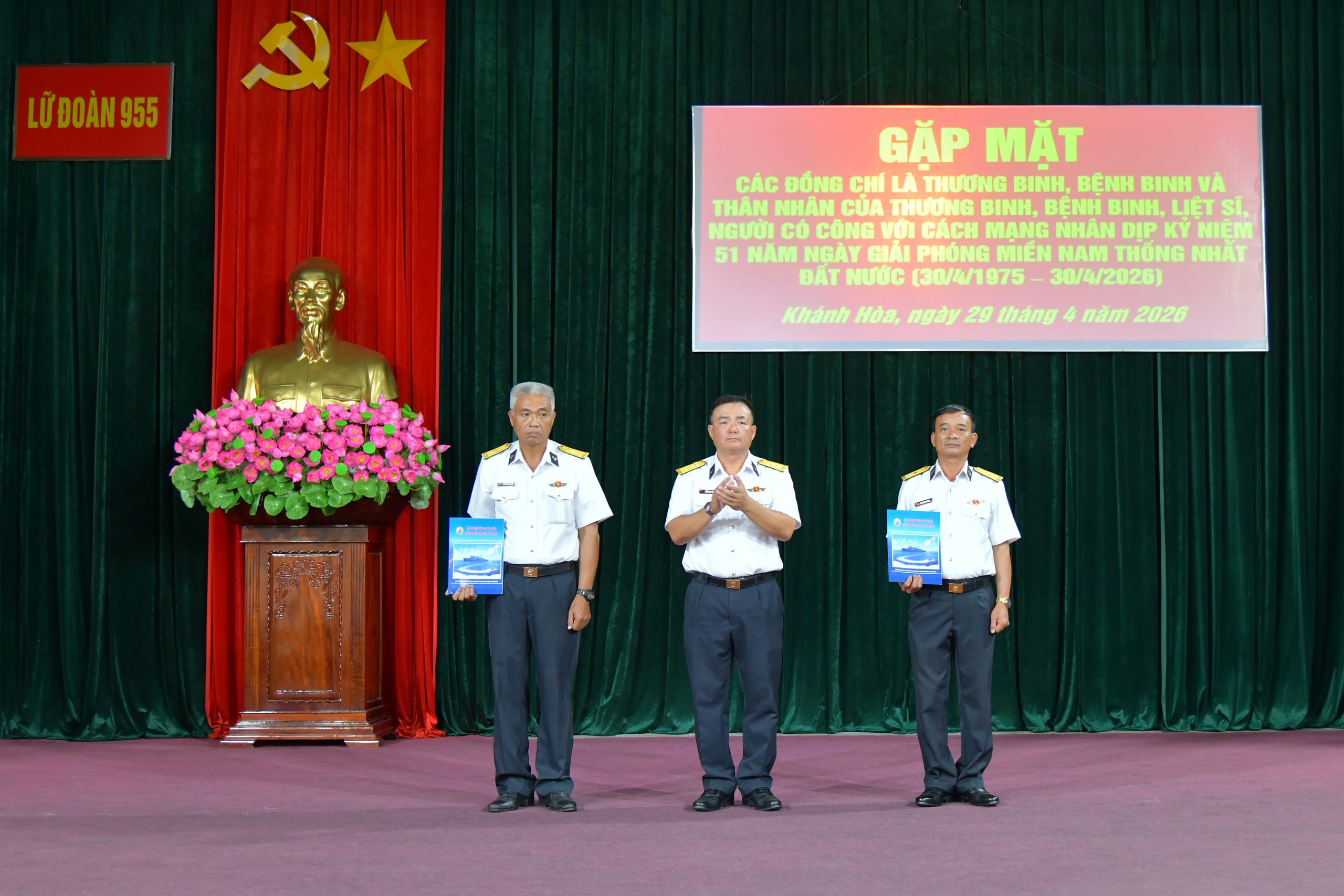 Lữ đoàn 955 thăng quân hàm cho 53 quân nhân, tri ân người có công dịp 30/4- Ảnh 3.