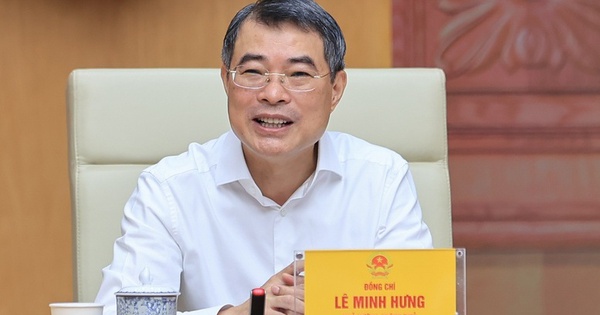 Thủ tướng yêu cầu không để thiếu điện, xăng dầu trong mọi tình huống