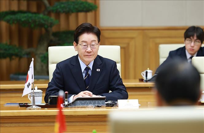 Thủ tướng Lê Minh Hưng hội kiến Tổng thống Hàn Quốc Lee Jae Myung- Ảnh 3.