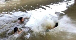 Đau lòng hai cháu nhỏ bị đuối nước khi tắm suối