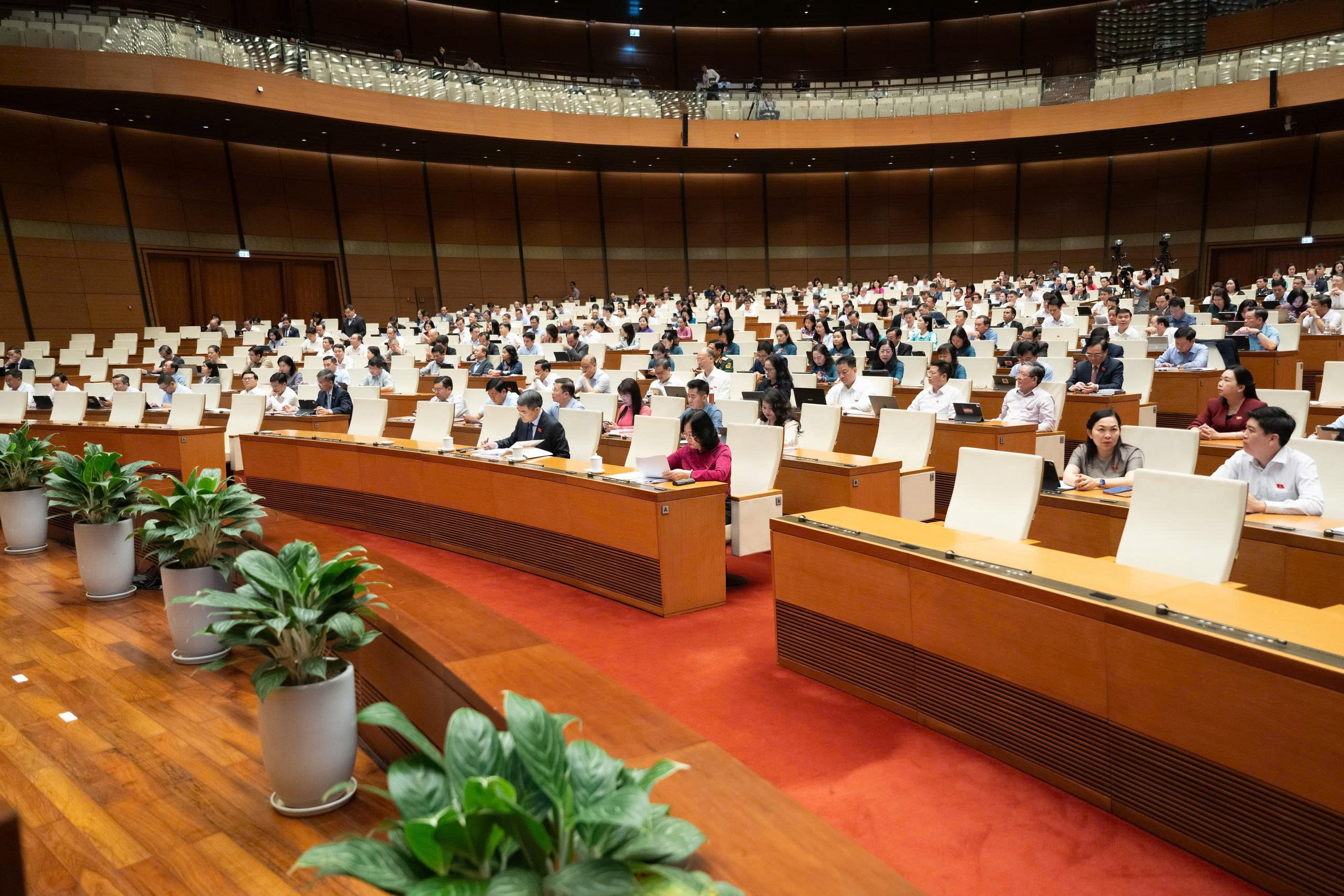 Phó Thủ tướng: Đẩy mạnh khám sức khỏe định kỳ, siết chặt an toàn thực phẩm- Ảnh 2.