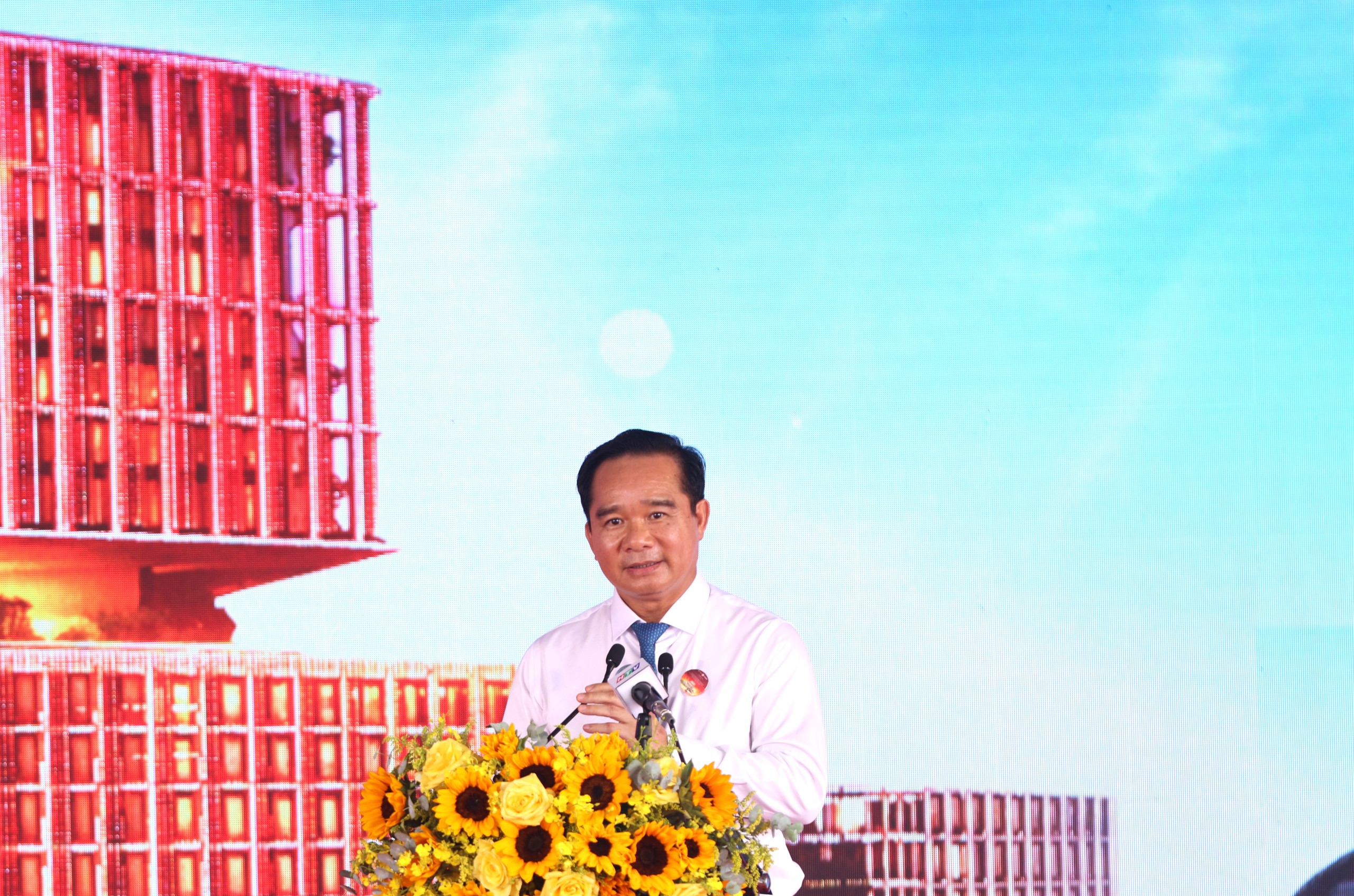 TPHCM khởi công loạt ‘siêu dự án’, lãnh đạo cam kết tháo gỡ đến cùng vướng mắc cho doanh nghiệp- Ảnh 3.